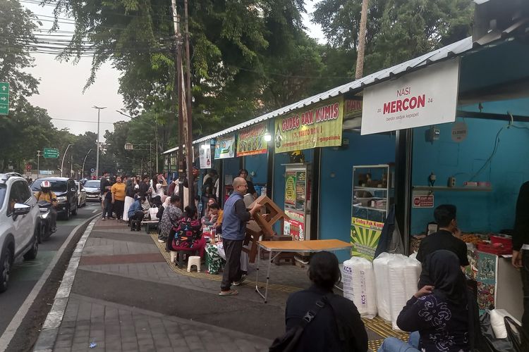 Tempat makan paman barito di pinggir jalan jakarta selatan