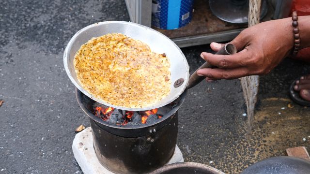 Makanan dari betawi yang di bumbui bawang goreng