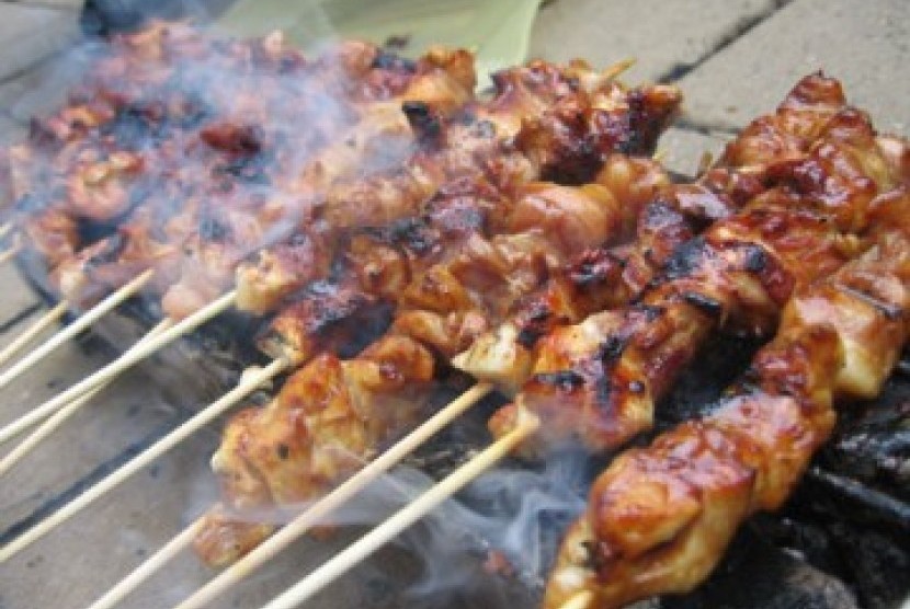 Sate Rusa mrupakan bagian makanan jalanan Kalimantan