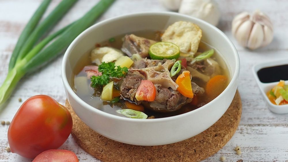 Sop Buntut yang kuahnya gurih dan daging yang empuk